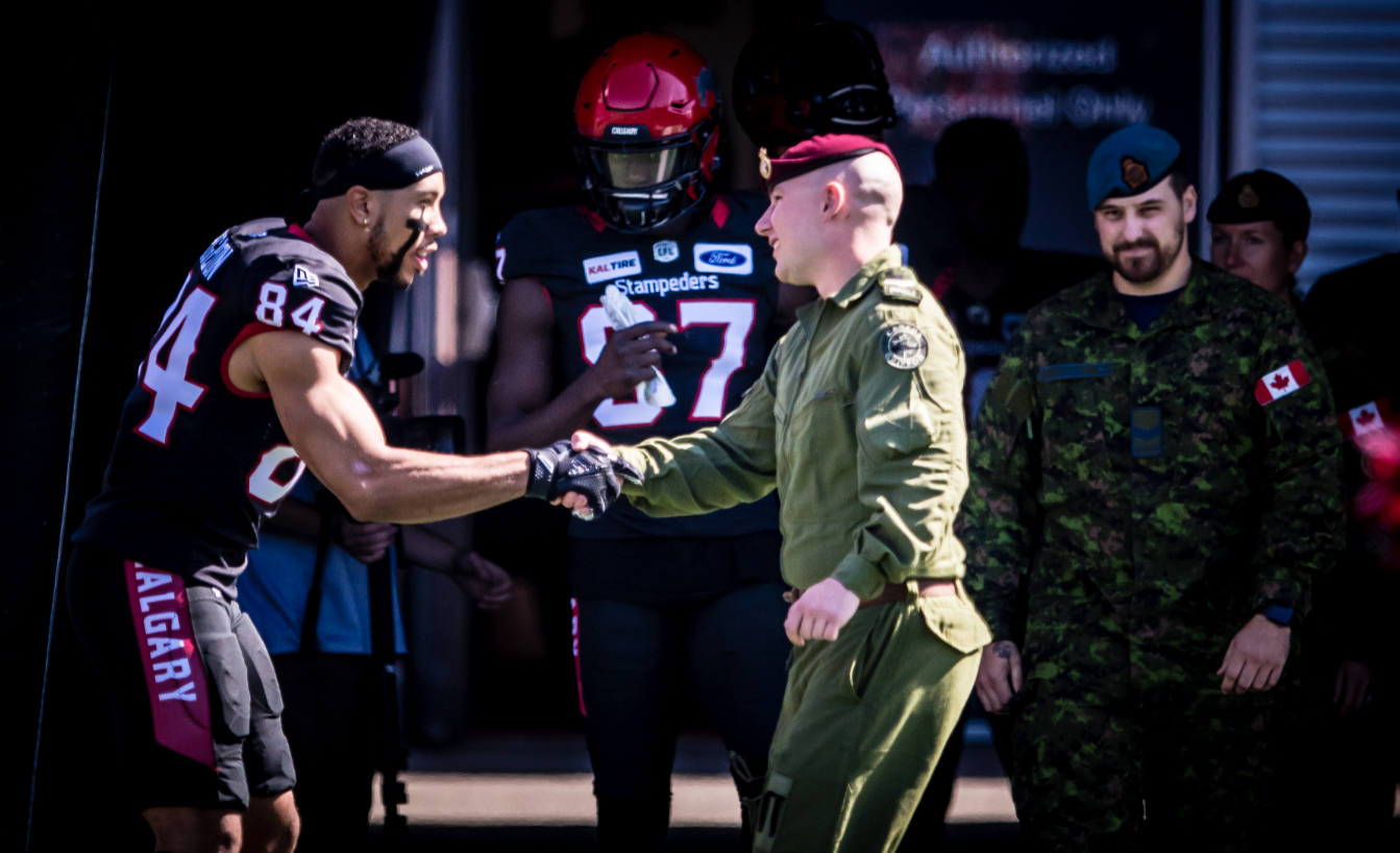 Don de ATB Financial et des Stampeders de Calgary à la communauté militaire de l’Alberta Image